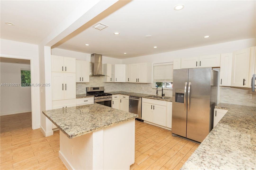 Active With Contract: $1,400,000 (4 beds, 2 baths, 1827 Square Feet)