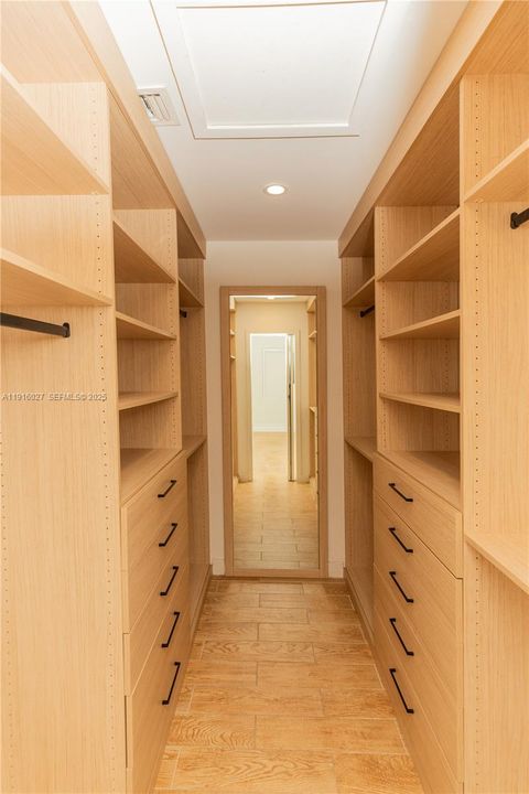 Active With Contract: $1,400,000 (4 beds, 2 baths, 1827 Square Feet)