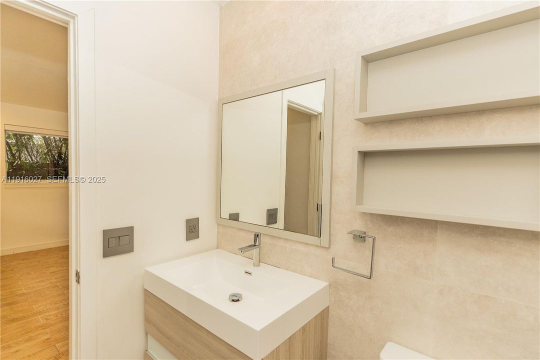 Active With Contract: $1,400,000 (4 beds, 2 baths, 1827 Square Feet)