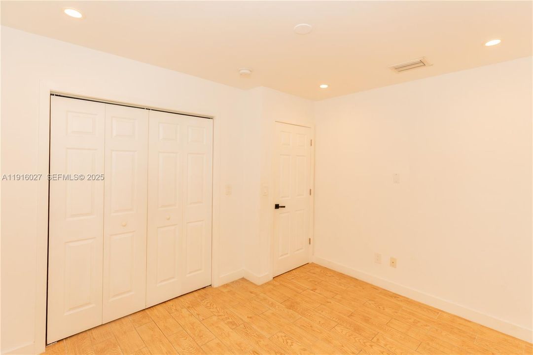 Active With Contract: $1,400,000 (4 beds, 2 baths, 1827 Square Feet)