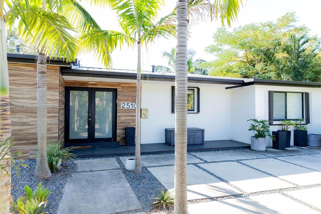 For Sale: $1,500,000 (4 beds, 2 baths, 1827 Square Feet)