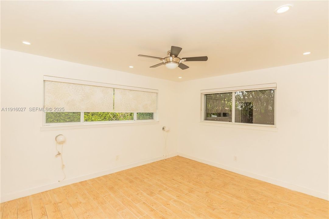 Active With Contract: $1,400,000 (4 beds, 2 baths, 1827 Square Feet)