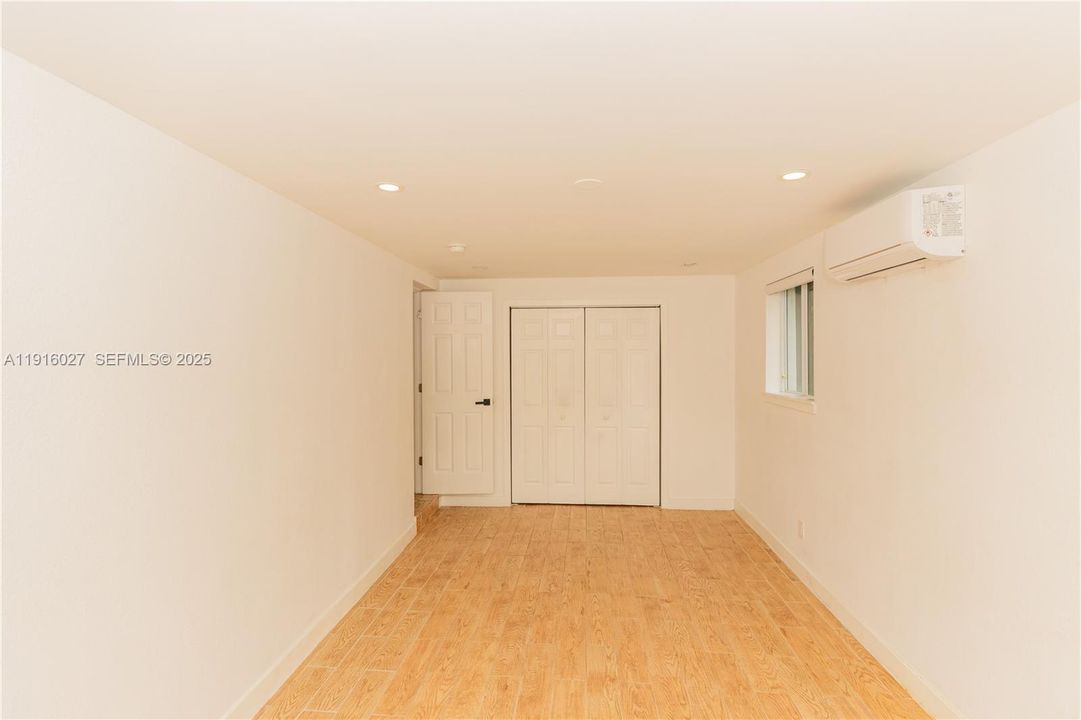 Active With Contract: $1,400,000 (4 beds, 2 baths, 1827 Square Feet)