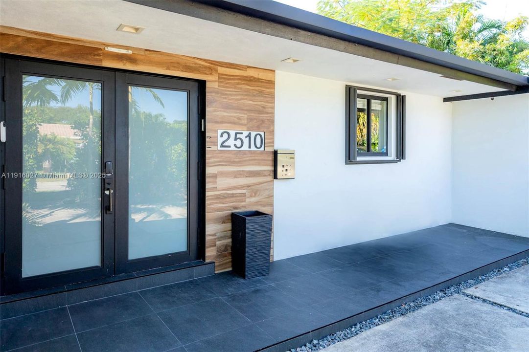 For Sale: $1,500,000 (4 beds, 2 baths, 1827 Square Feet)