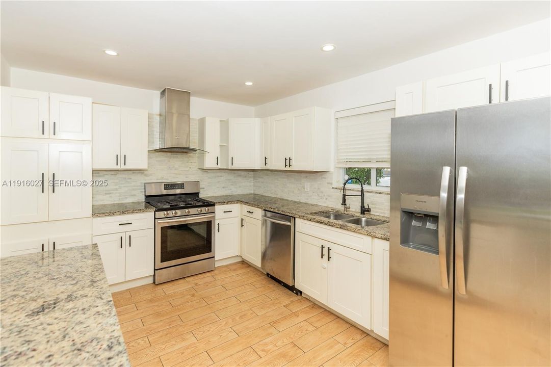 Active With Contract: $1,400,000 (4 beds, 2 baths, 1827 Square Feet)