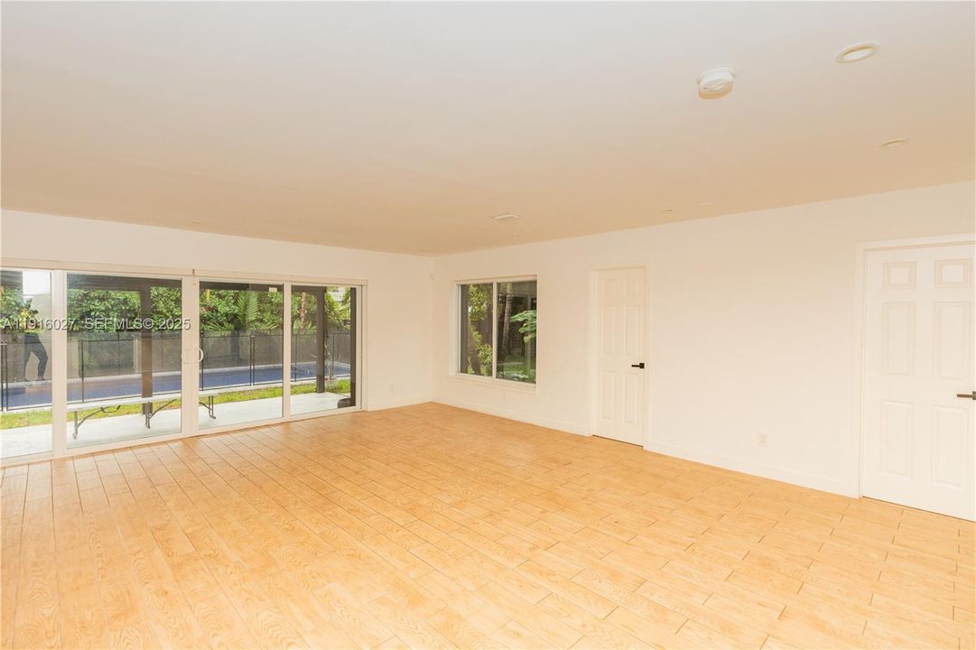 Active With Contract: $1,400,000 (4 beds, 2 baths, 1827 Square Feet)