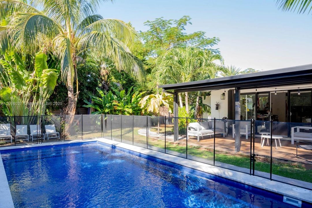 For Sale: $1,500,000 (4 beds, 2 baths, 1827 Square Feet)