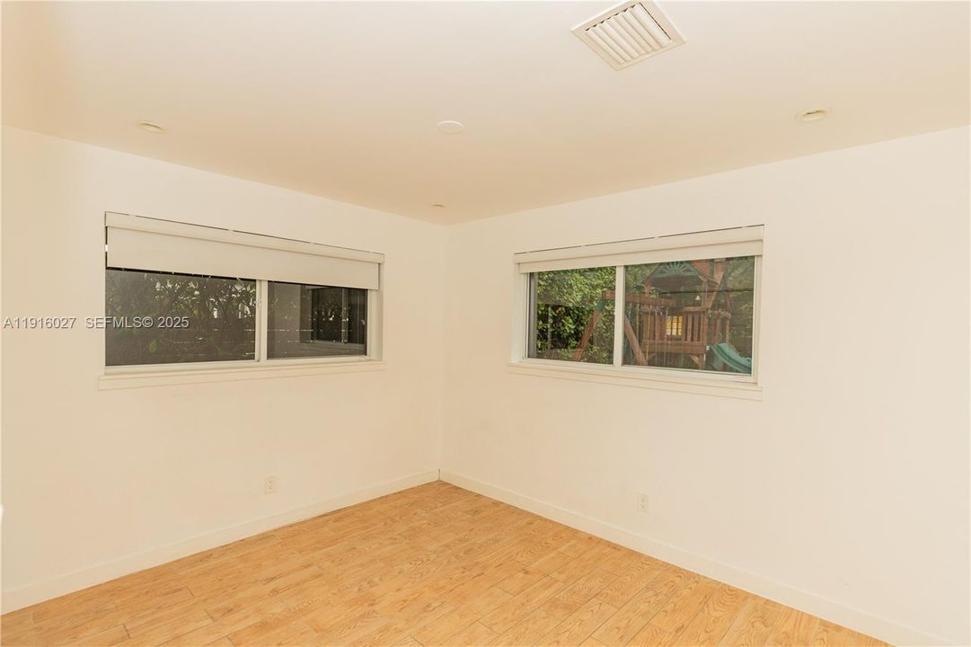 Active With Contract: $1,400,000 (4 beds, 2 baths, 1827 Square Feet)