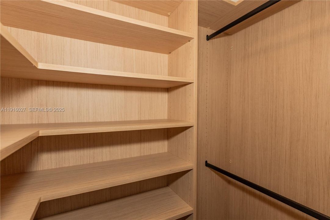 Active With Contract: $1,400,000 (4 beds, 2 baths, 1827 Square Feet)