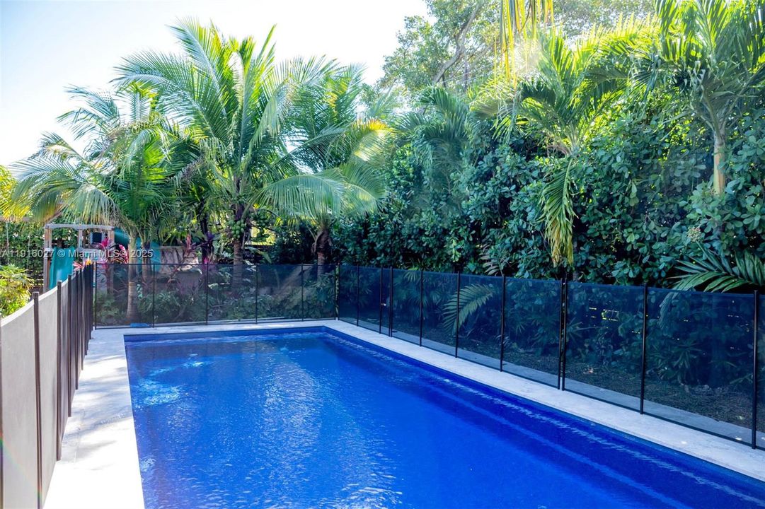 For Sale: $1,500,000 (4 beds, 2 baths, 1827 Square Feet)