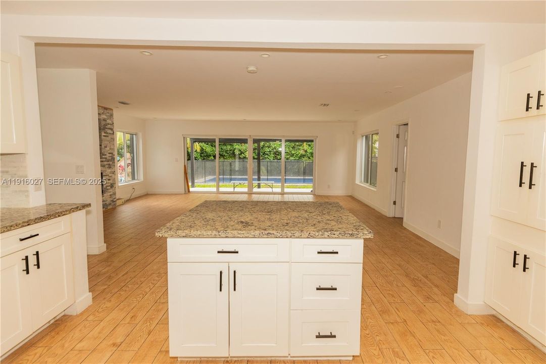 Active With Contract: $1,400,000 (4 beds, 2 baths, 1827 Square Feet)