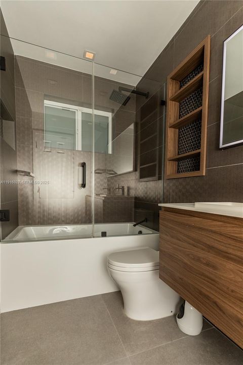 Active With Contract: $1,400,000 (4 beds, 2 baths, 1827 Square Feet)