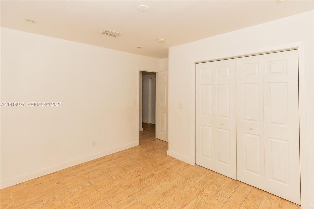 Active With Contract: $1,400,000 (4 beds, 2 baths, 1827 Square Feet)