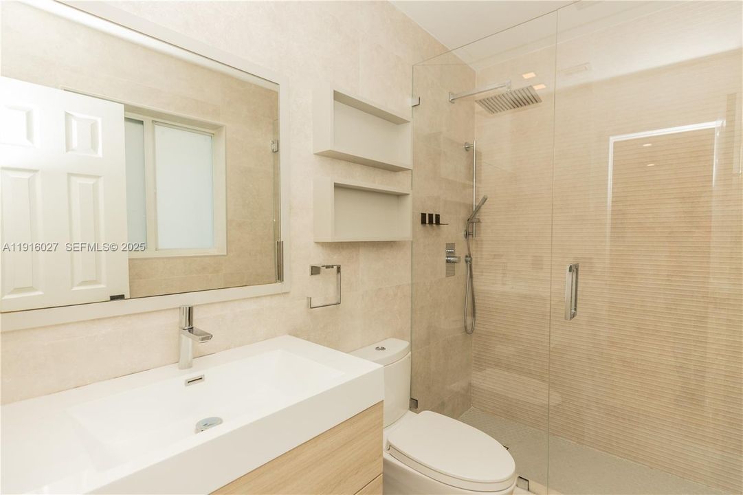 Active With Contract: $1,400,000 (4 beds, 2 baths, 1827 Square Feet)