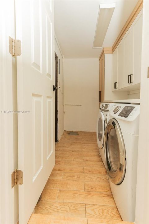 Active With Contract: $1,400,000 (4 beds, 2 baths, 1827 Square Feet)