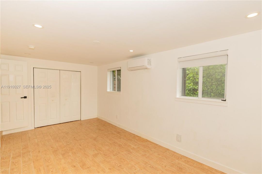 Active With Contract: $1,400,000 (4 beds, 2 baths, 1827 Square Feet)