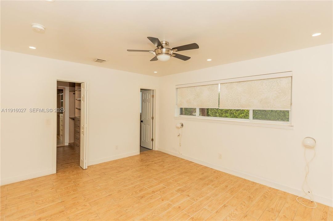 Active With Contract: $1,400,000 (4 beds, 2 baths, 1827 Square Feet)