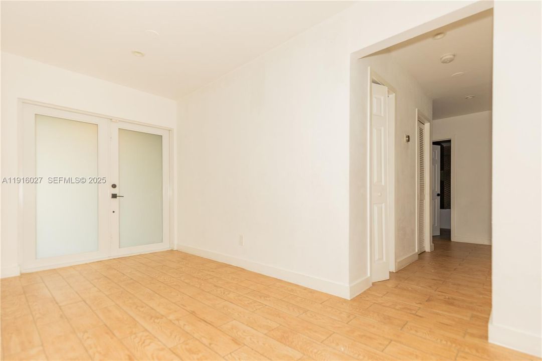 Active With Contract: $1,400,000 (4 beds, 2 baths, 1827 Square Feet)