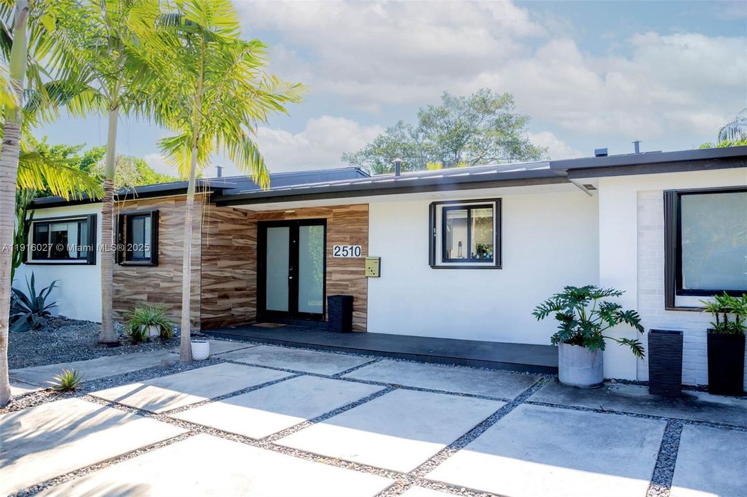 For Sale: $1,500,000 (4 beds, 2 baths, 1827 Square Feet)