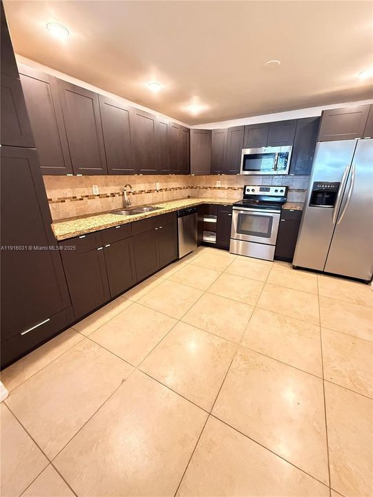 Active With Contract: $1,900 (2 beds, 1 baths, 2029 Square Feet)