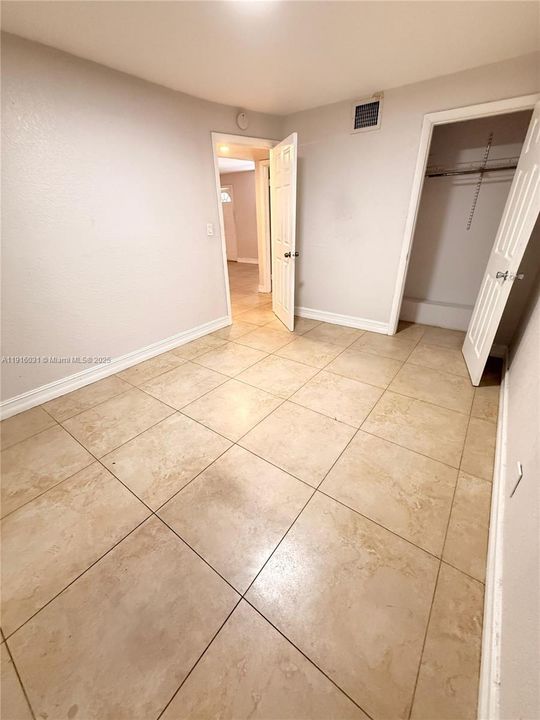 Active With Contract: $1,900 (2 beds, 1 baths, 2029 Square Feet)