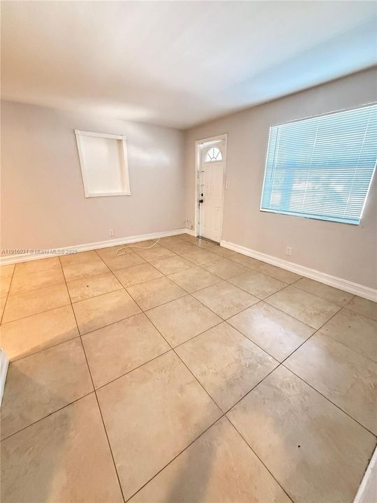 Active With Contract: $1,900 (2 beds, 1 baths, 2029 Square Feet)
