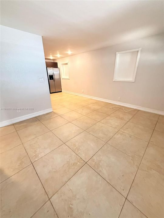 Active With Contract: $1,900 (2 beds, 1 baths, 2029 Square Feet)