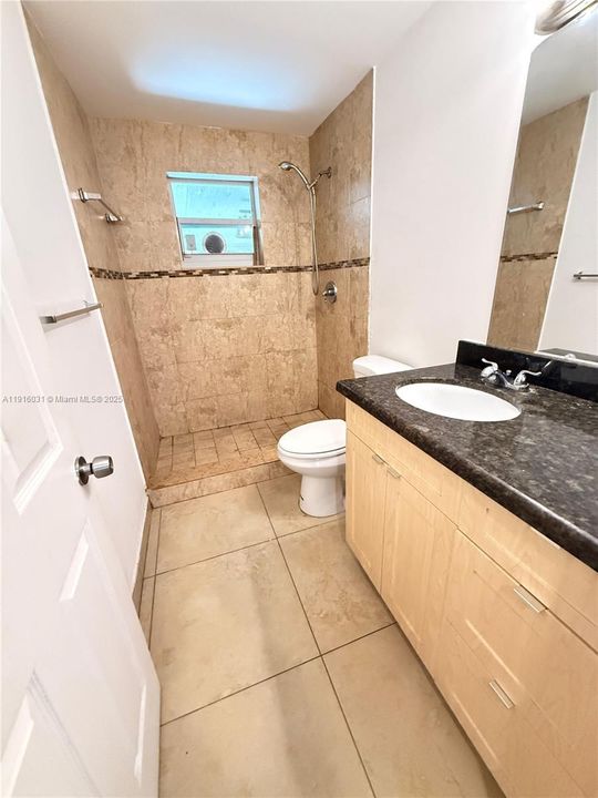 Active With Contract: $1,900 (2 beds, 1 baths, 2029 Square Feet)