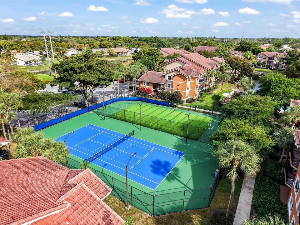 待售: $239,533 (2 贝兹, 2 浴室, 984 平方英尺)