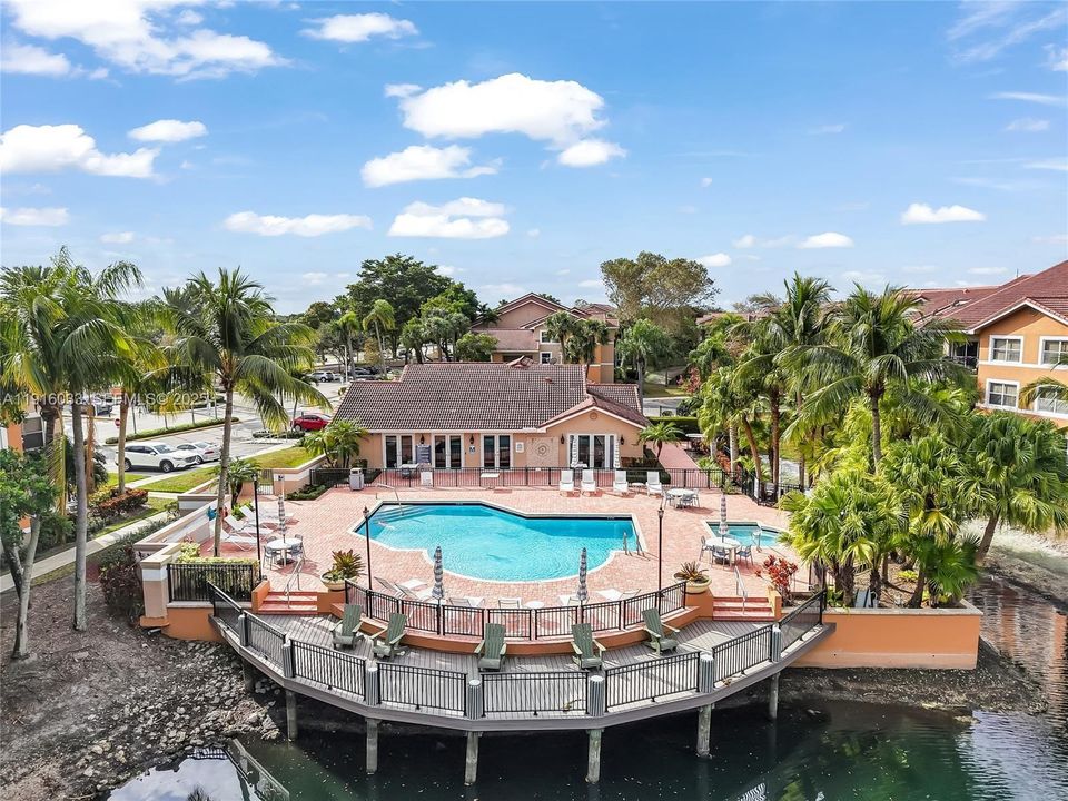 待售: $239,533 (2 贝兹, 2 浴室, 984 平方英尺)