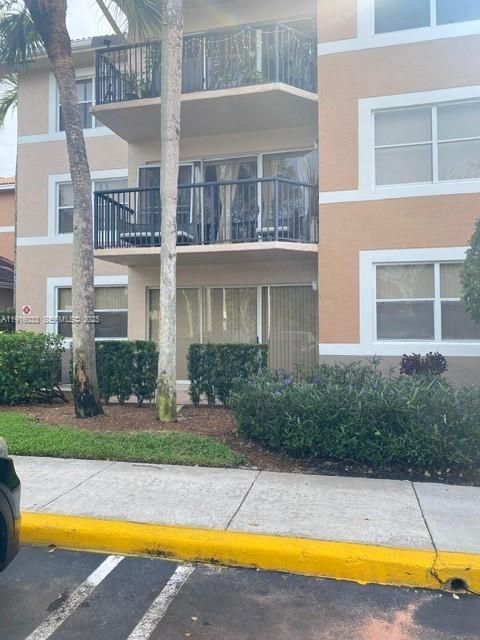 待售: $239,533 (2 贝兹, 2 浴室, 984 平方英尺)