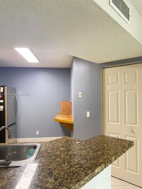 待售: $239,533 (2 贝兹, 2 浴室, 984 平方英尺)