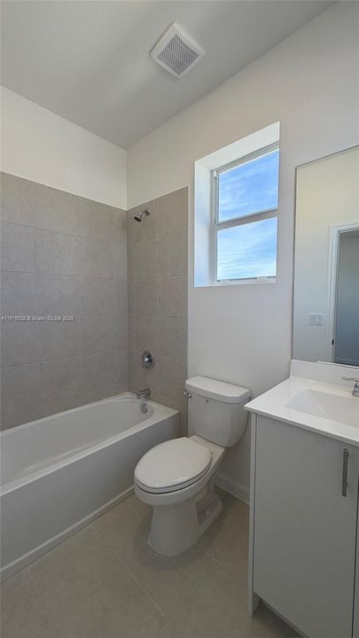 For Rent: $2,400 (3 beds, 3 baths, 1331 Square Feet)