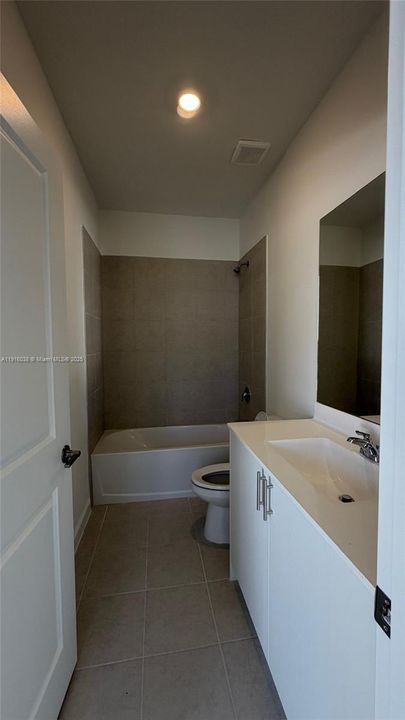 For Rent: $2,400 (3 beds, 3 baths, 1331 Square Feet)