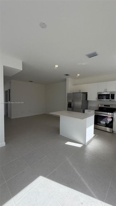 For Rent: $2,400 (3 beds, 3 baths, 1331 Square Feet)