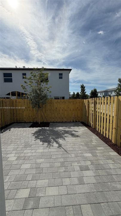 For Rent: $2,400 (3 beds, 3 baths, 1331 Square Feet)