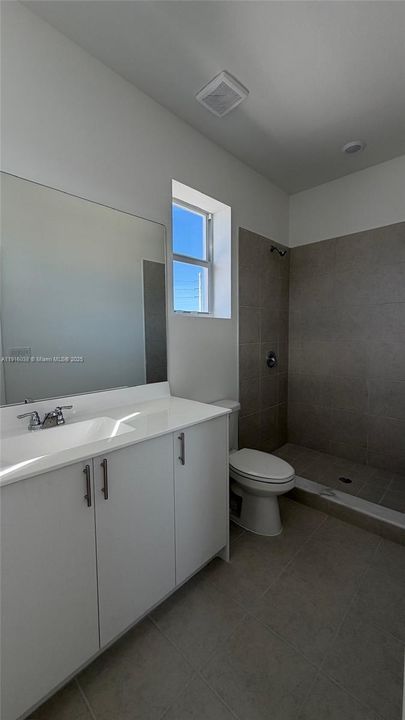 For Rent: $2,400 (3 beds, 3 baths, 1331 Square Feet)