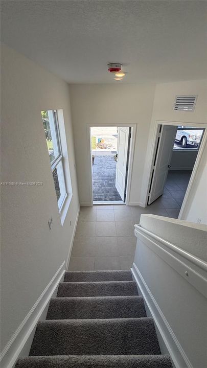 For Rent: $2,400 (3 beds, 3 baths, 1331 Square Feet)