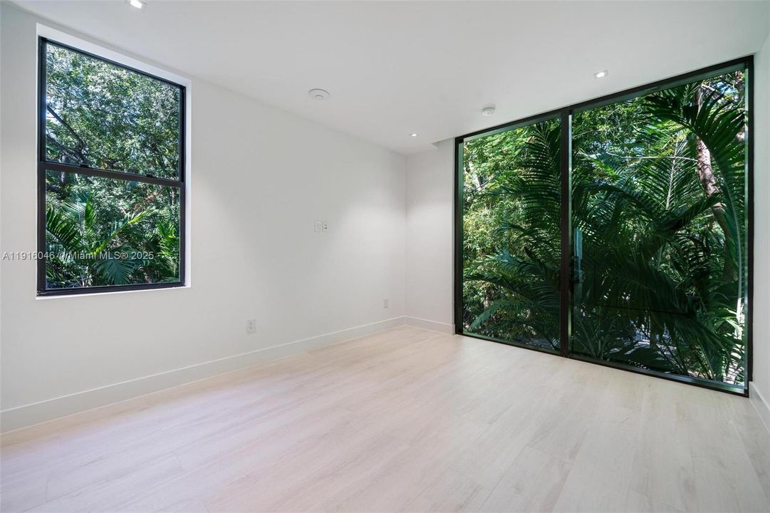 For Sale: $5,895,000 (5 beds, 5 baths, 4161 Square Feet)