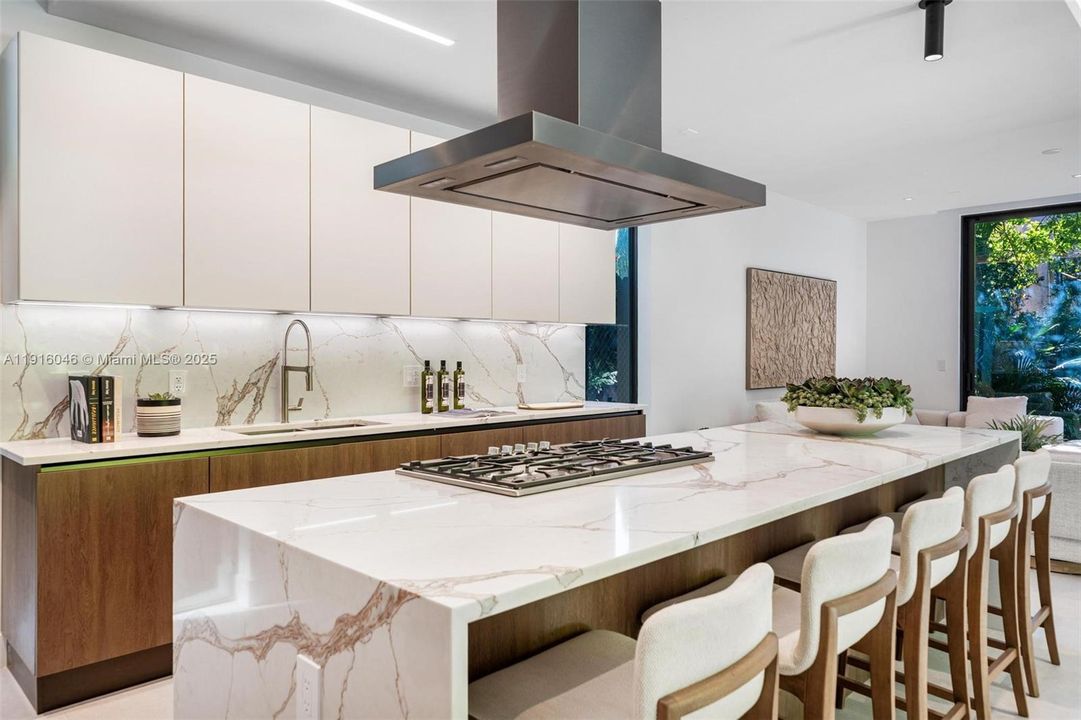 For Sale: $5,895,000 (5 beds, 5 baths, 4161 Square Feet)