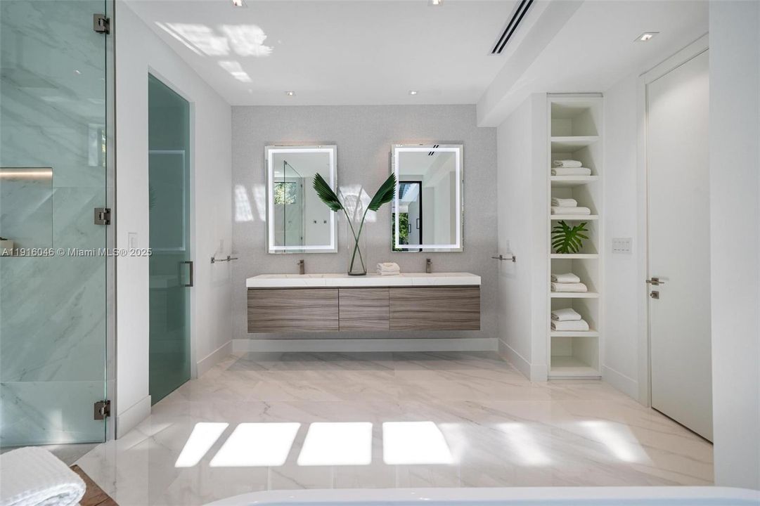 For Sale: $5,895,000 (5 beds, 5 baths, 4161 Square Feet)