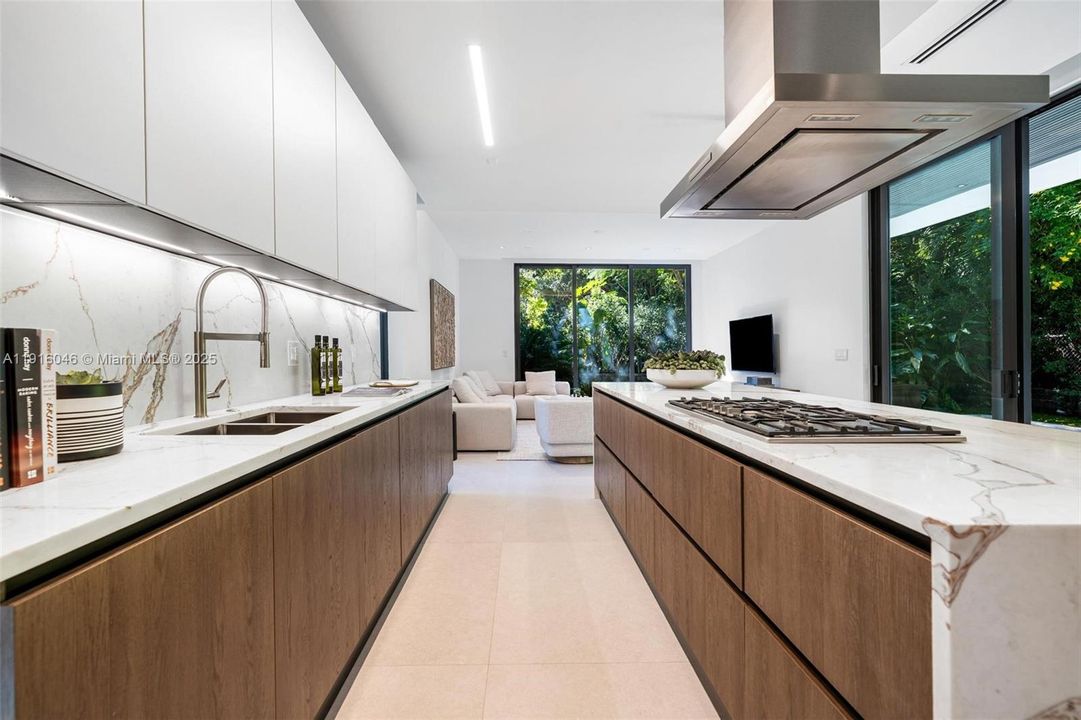 For Sale: $5,895,000 (5 beds, 5 baths, 4161 Square Feet)