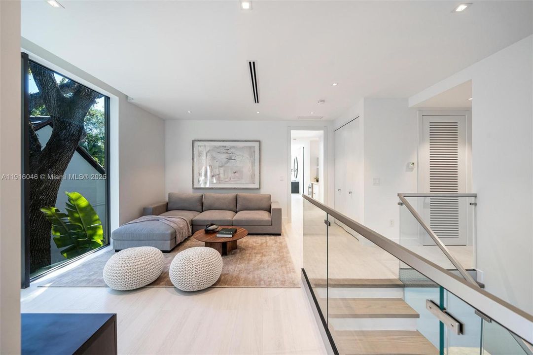 For Sale: $5,895,000 (5 beds, 5 baths, 4161 Square Feet)