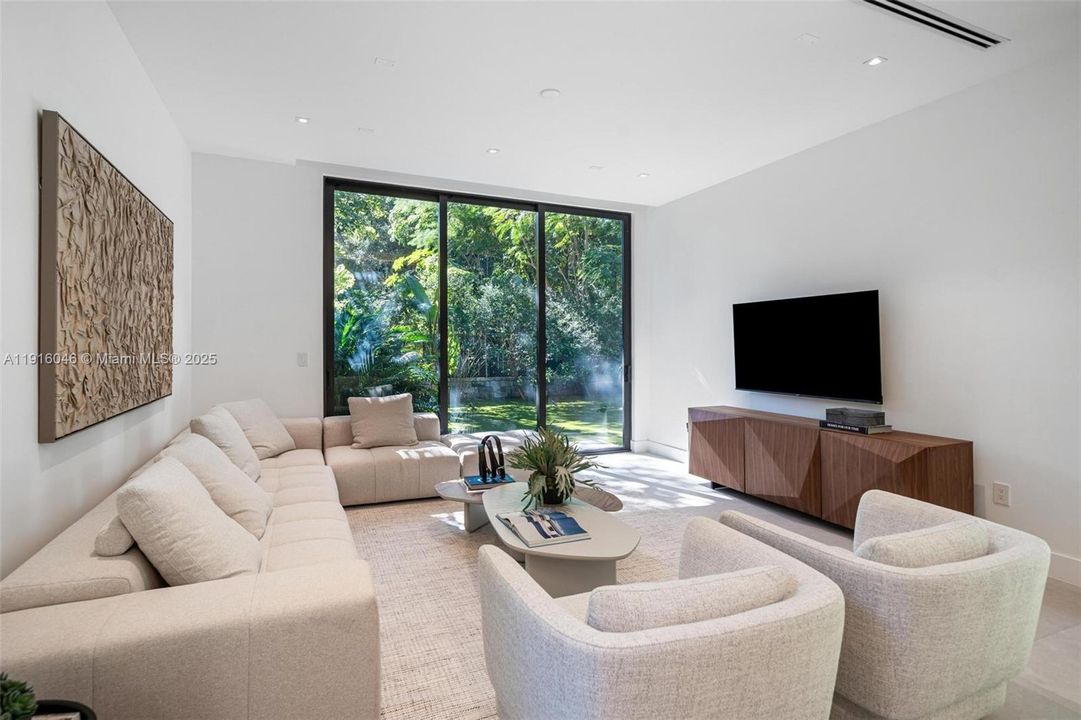 For Sale: $5,895,000 (5 beds, 5 baths, 4161 Square Feet)