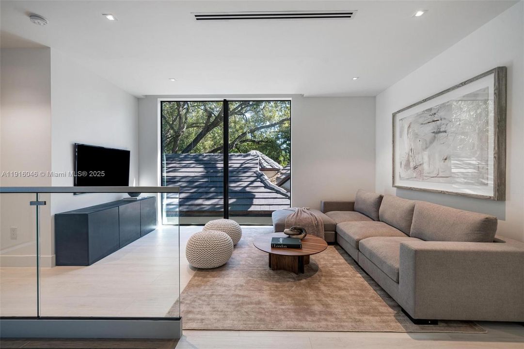 For Sale: $5,895,000 (5 beds, 5 baths, 4161 Square Feet)