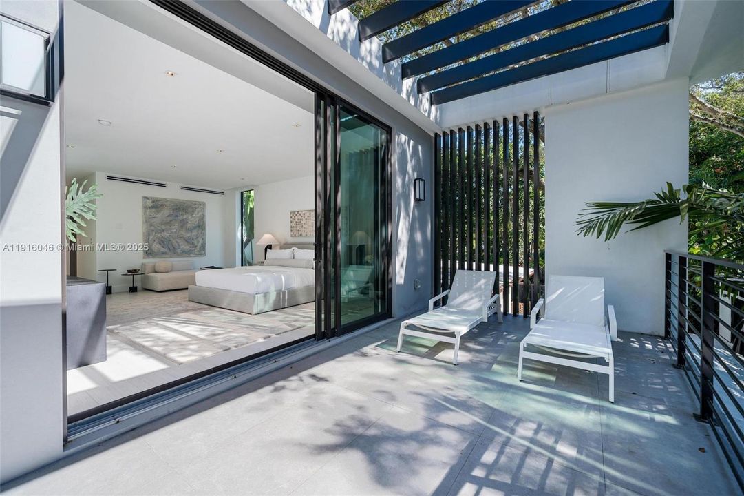 For Sale: $5,895,000 (5 beds, 5 baths, 4161 Square Feet)