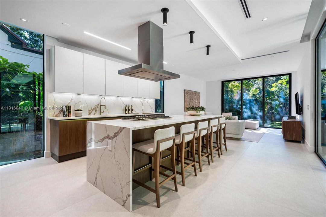 For Sale: $5,895,000 (5 beds, 5 baths, 4161 Square Feet)