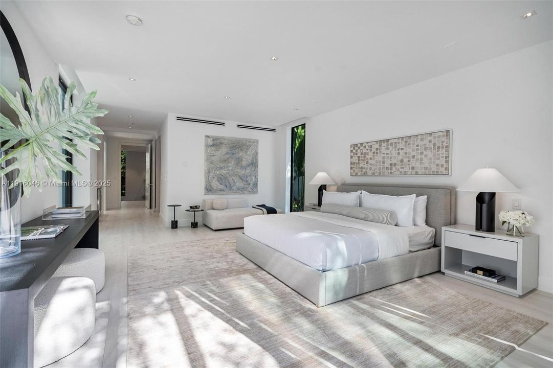 For Sale: $5,895,000 (5 beds, 5 baths, 4161 Square Feet)