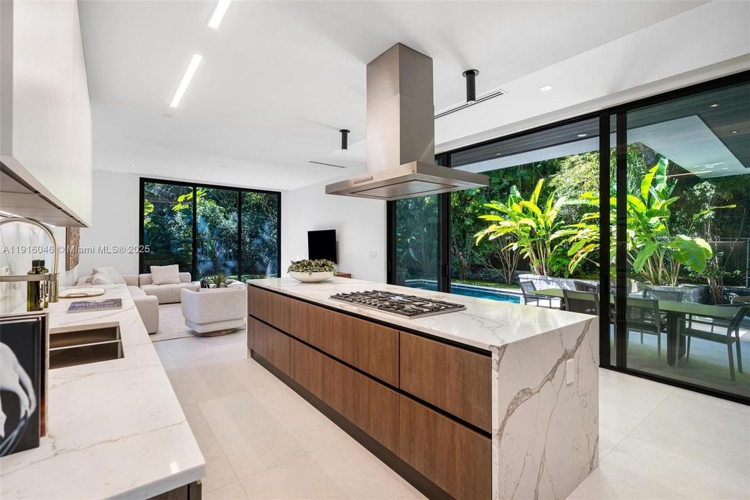 For Sale: $5,895,000 (5 beds, 5 baths, 4161 Square Feet)