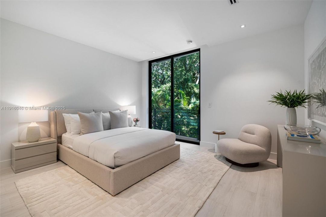 For Sale: $5,895,000 (5 beds, 5 baths, 4161 Square Feet)